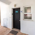 Apartmán Sweet 1 Bdr W/ Balcony By Lovelystay
